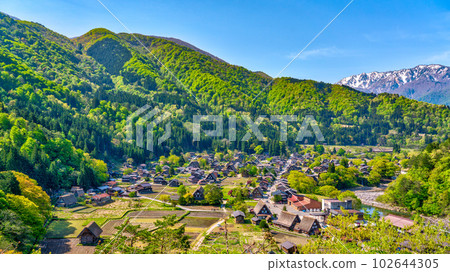 鳥瞰世界遺產白川鄉合掌造村落 鳥瞰世界遺產白川鄉合掌造村落 102644305
