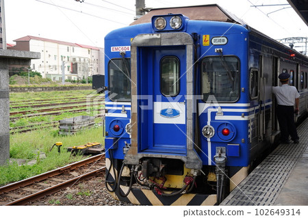  train 102649314