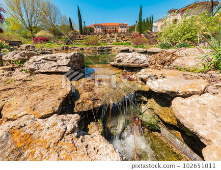 Sunny view of building in Tulsa Botanic Garden 102651011