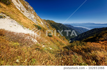 The Yatsugatake mountain range seen from the Central Alps in autumn colors, Kisodonogoshi The Yatsugatake mountain range seen from the Central Alps in autumn colors, Kisodonogoshi 102651066