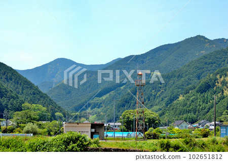 靜岡市郊春里山風景 102651812