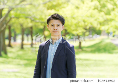 Refreshing male portrait 102653608