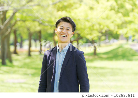 令人耳目一新的男性肖像 102653611