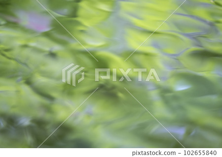 Fresh green, clear stream, and eco image reflected on the surface of the water (Sapporo City) 102655840