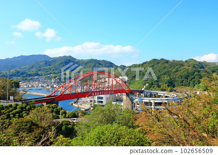 [Hiroshima Prefecture] Ondo Ohashi Bridge in clear autumn weather 102656509