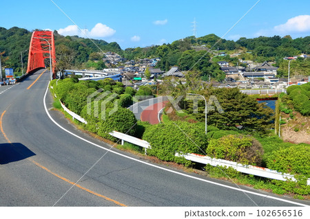 [廣島縣]秋天晴朗的音堂大橋 102656516