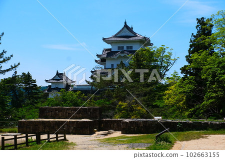 Iga Ueno Castle and the blue sky Iga Ueno Castle and the blue sky 102663155