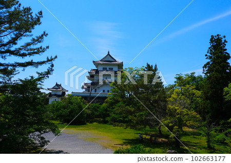Iga Ueno Castle and the blue sky Iga Ueno Castle and the blue sky 102663177