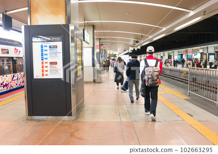 [Osaka Prefecture] March: Osaka Metro crowded with people commuting to work or school 102663295
