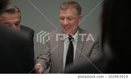 Professional businessman leader meeting with co-worker team in meeting room 102663919