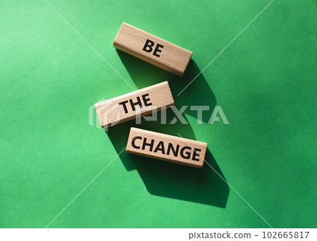 Be the change symbol. Concept word Be the change on wooden blocks. Beautiful green background. Business and Be the change concept. Copy space 102665817