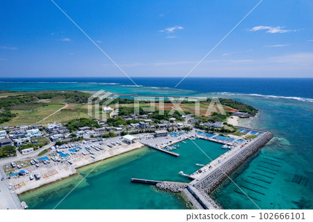 【沖繩·津堅島·航拍】津堅漁港與蔚藍大海的航拍① 【沖繩·津堅島·航拍】津堅漁港與蔚藍大海的航拍① 102666101