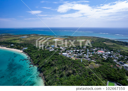[Okinawa, Tsuken Island, Aerial photography] Aerial photography of Tsuken Island village and the blue sea ③ 102667350