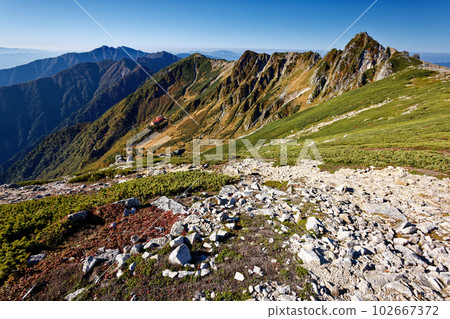 山脈至寶軒山、中央阿爾卑斯山和千疊敷山冰斗山、富士山 102667372