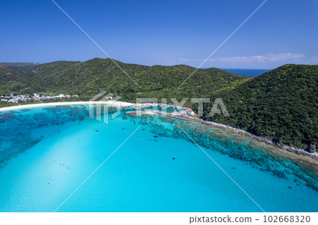 [Okinawa ・ Tokashiki Island ・ Aerial photography] Aerial photography of Tokashiki Island Aharen Beach ⑧ 102668320