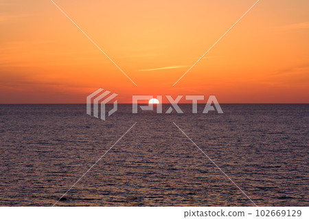 Sunset in Mihama Town, Fukui Prefecture 102669129