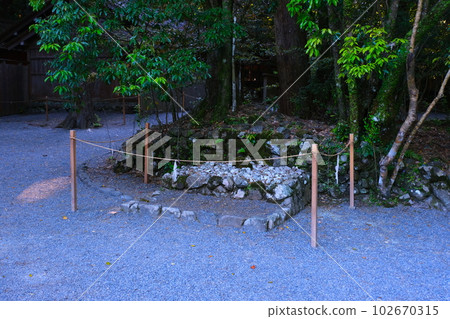 Ise Jingu Naiku in the fresh greenery 102670315