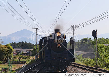 Near Wado-Kurotani Station on the Chichibu Railway/SL Patra Express with Mt. Buko in the background 102670445