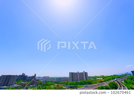 [Osaka Prefecture] June, Northern Osaka with a refreshing blue sky, Chugoku car and Osaka monorail 102670461
