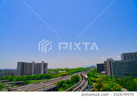 [大阪府] 6月，藍天清新的北大阪，中國汽車和大阪單軌電車 102670470