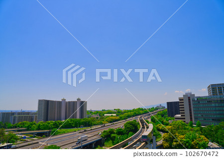[Osaka Prefecture] June, Northern Osaka with a refreshing blue sky, Chugoku car and Osaka monorail 102670472
