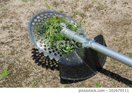 Grass wrapped around the center of the mower blade 102670511