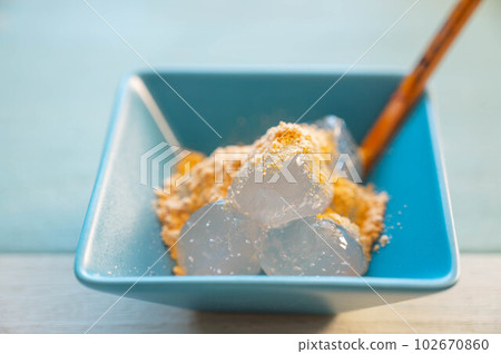 Warabi mochi with yellow powder Warabi mochi with yellow powder 102670860