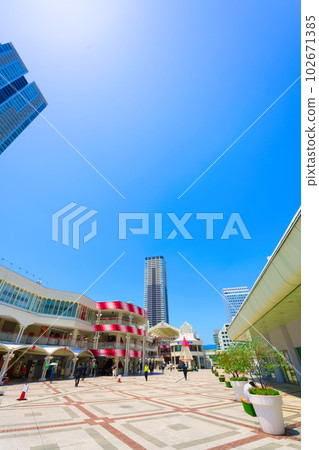 [Osaka Prefecture] Senchu Pal, a busy district in northern Osaka with a refreshing blue sky in June 102671385