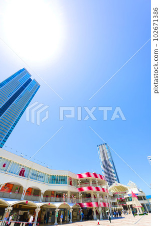 [Osaka Prefecture] Senchu Pal, a busy district in northern Osaka with a refreshing blue sky in June 102671386