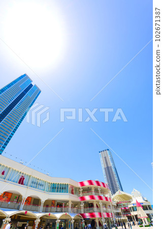 [Osaka Prefecture] Senchu Pal, a busy district in northern Osaka with a refreshing blue sky in June 102671387