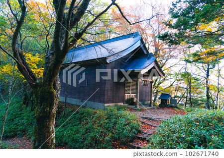 【日本名山100】德島縣三好市劍山步道旁的神社 【日本名山100】德島縣三好市劍山步道旁的神社 102671740