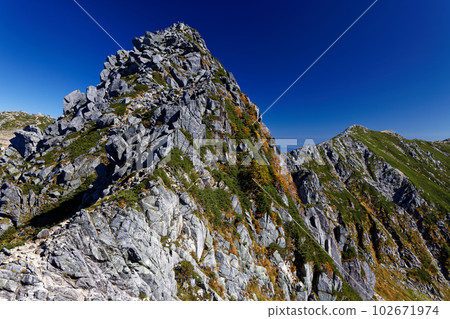 中央阿爾卑斯山、法軒山、稻前山的紅葉 102671974