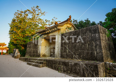 Shurijo Castle in the morning sun Sonohyan Utaki Stone Gate (Naha City, Okinawa Prefecture) 102672028