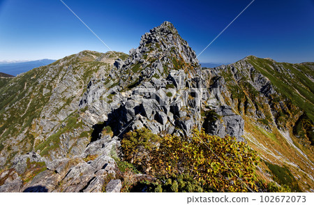 Autumn colors of the Central Alps, Hokendake summit, Kisokomagatake, and Inamaedake Autumn colors of the Central Alps, Hokendake summit, Kisokomagatake, and Inamaedake 102672073