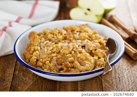 Caramel apple crumble Caramel apple crumble 102674680