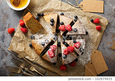 Gluten free cake with fresh fruit 102674835