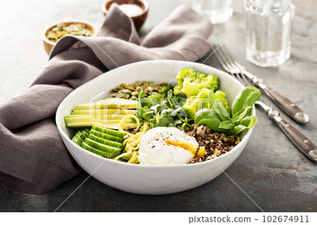 Green and healthy grain bowl Green and healthy grain bowl 102674911