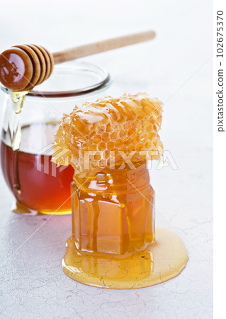 Jar of honey and honeycomb Jar of honey and honeycomb 102675370