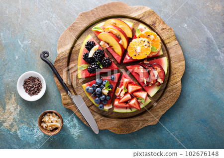 Watermelon pizza with various fruts 102676148