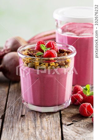 Healthy beetroot and raspberry smoothie Healthy beetroot and raspberry smoothie 102676232