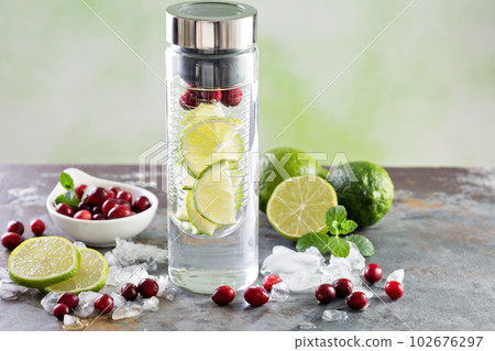 Infused detox water with cranberry Infused detox water with cranberry 102676297