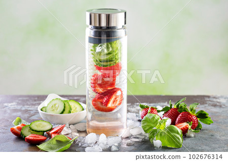 Infused detox water with strawberry Infused detox water with strawberry 102676314