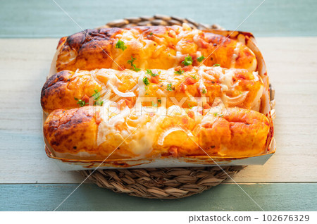 Pizza bread 102676329