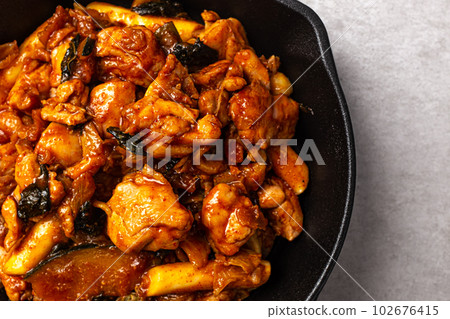 Stir-fried chicken and vegetables in spicy sauce Dakgalbi Stir-fried chicken and vegetables in spicy sauce Dakgalbi 102676415