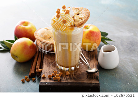 Apple pie milkshake with syrup 102676521