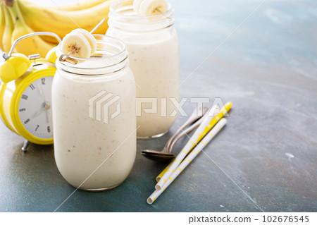 Banana smoothie in mason jars Banana smoothie in mason jars 102676545