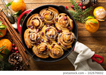 Cinnabon buns with cranberry and orange glaze Cinnabon buns with cranberry and orange glaze 102676602