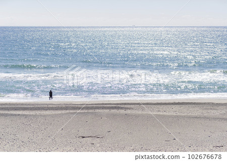 man fishing in the sea 102676678