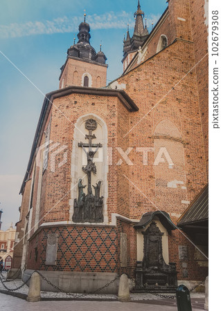 part view of St. Mary's Basilica, known as Mariacki Church 102679308