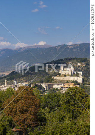Spoleto castle with aqueduct in Umbria, Italy Spoleto castle with aqueduct in Umbria, Italy 102682578